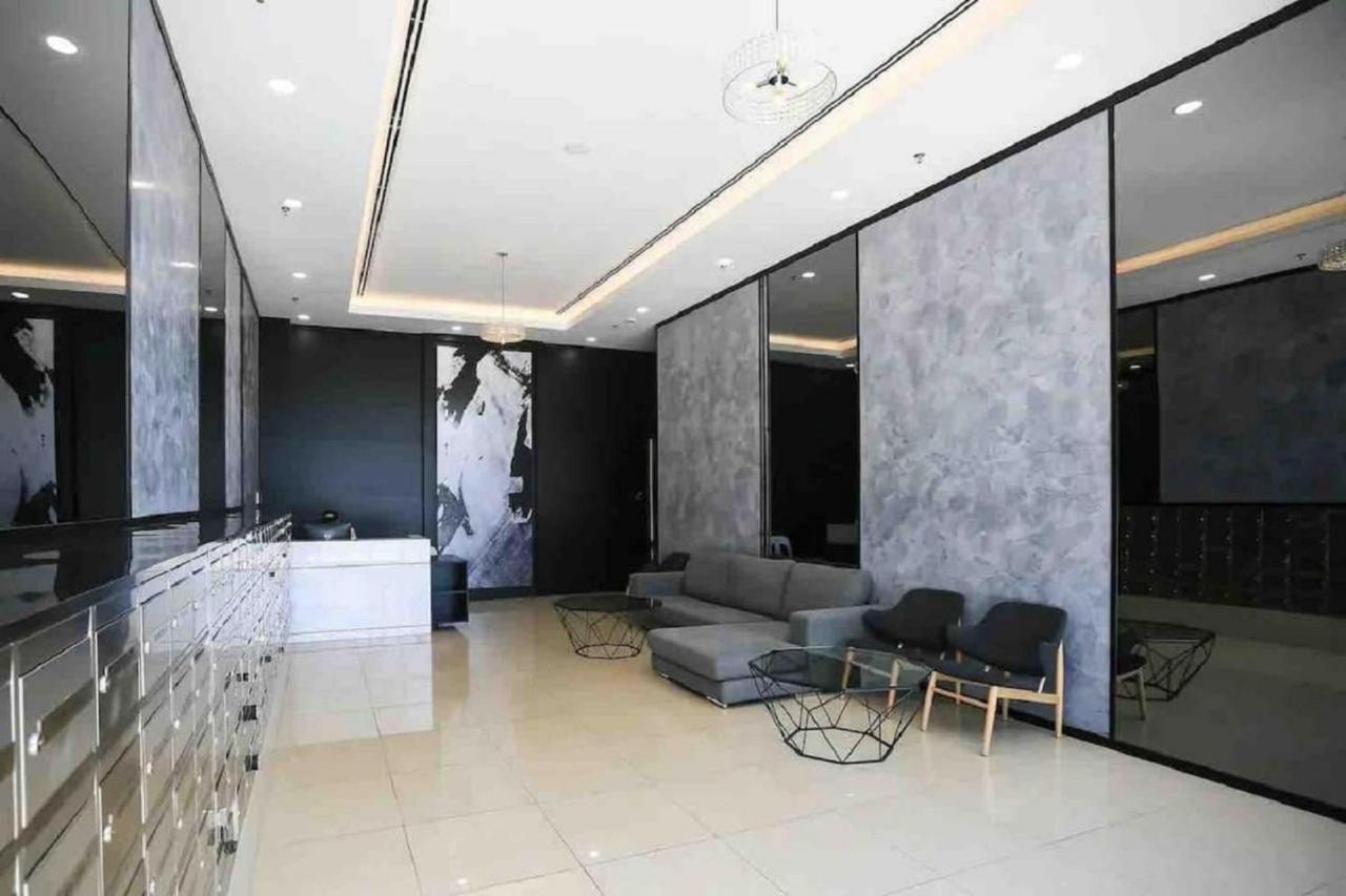 Apartment Tropicana 218 Macalister Netflix Seaview George Town